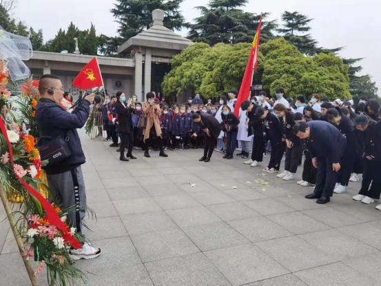 /"752539aa610deeea25c29dd07fea60a/"