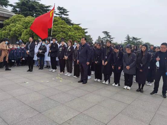 /"43b02b3e91f9f6898545114ad576f78/"